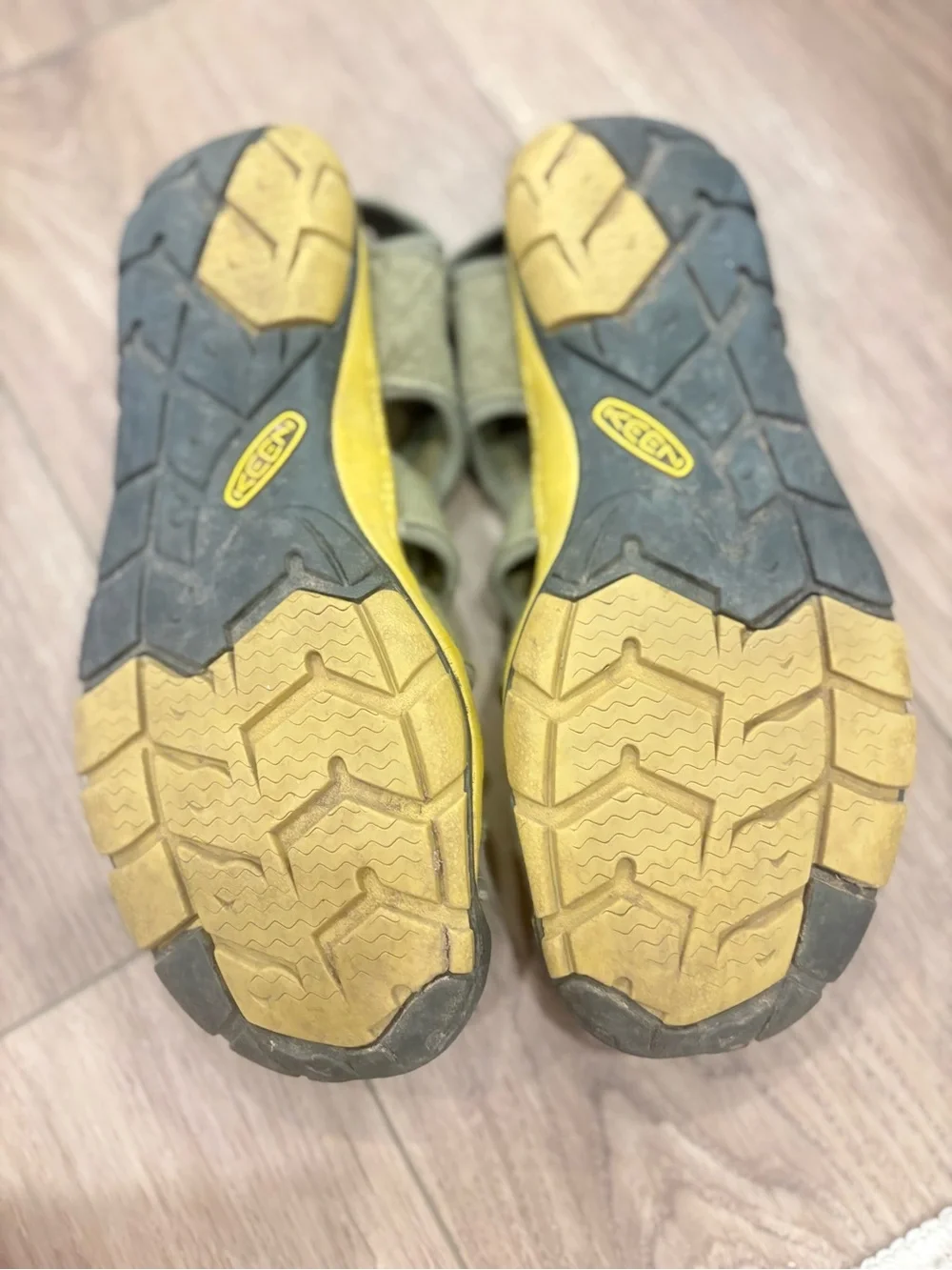 Keen size 8 men’s shoes